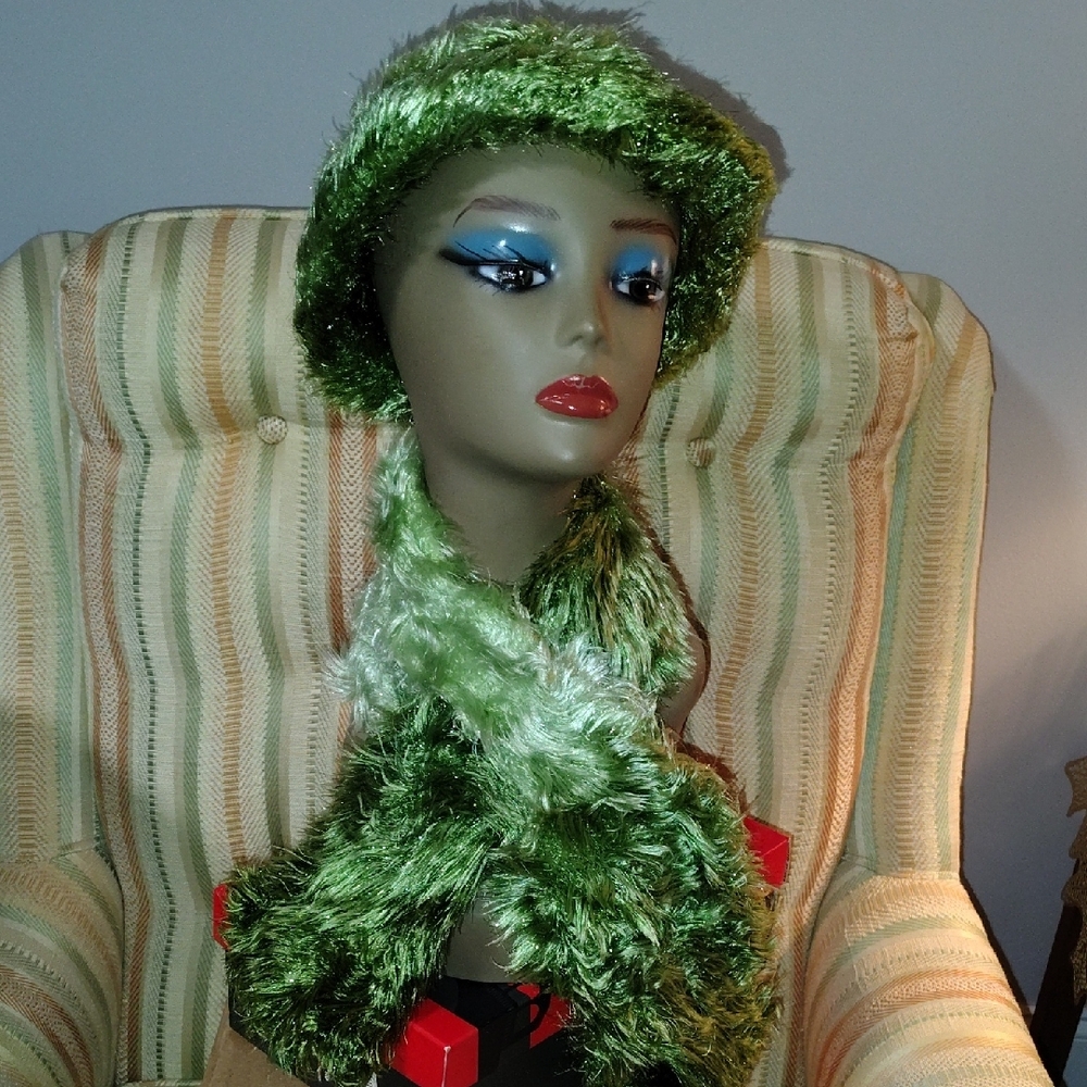 Green Faux Fur Hat and Scarf Set